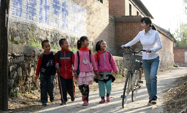 村里有一所学校，乡村就有活力和希望